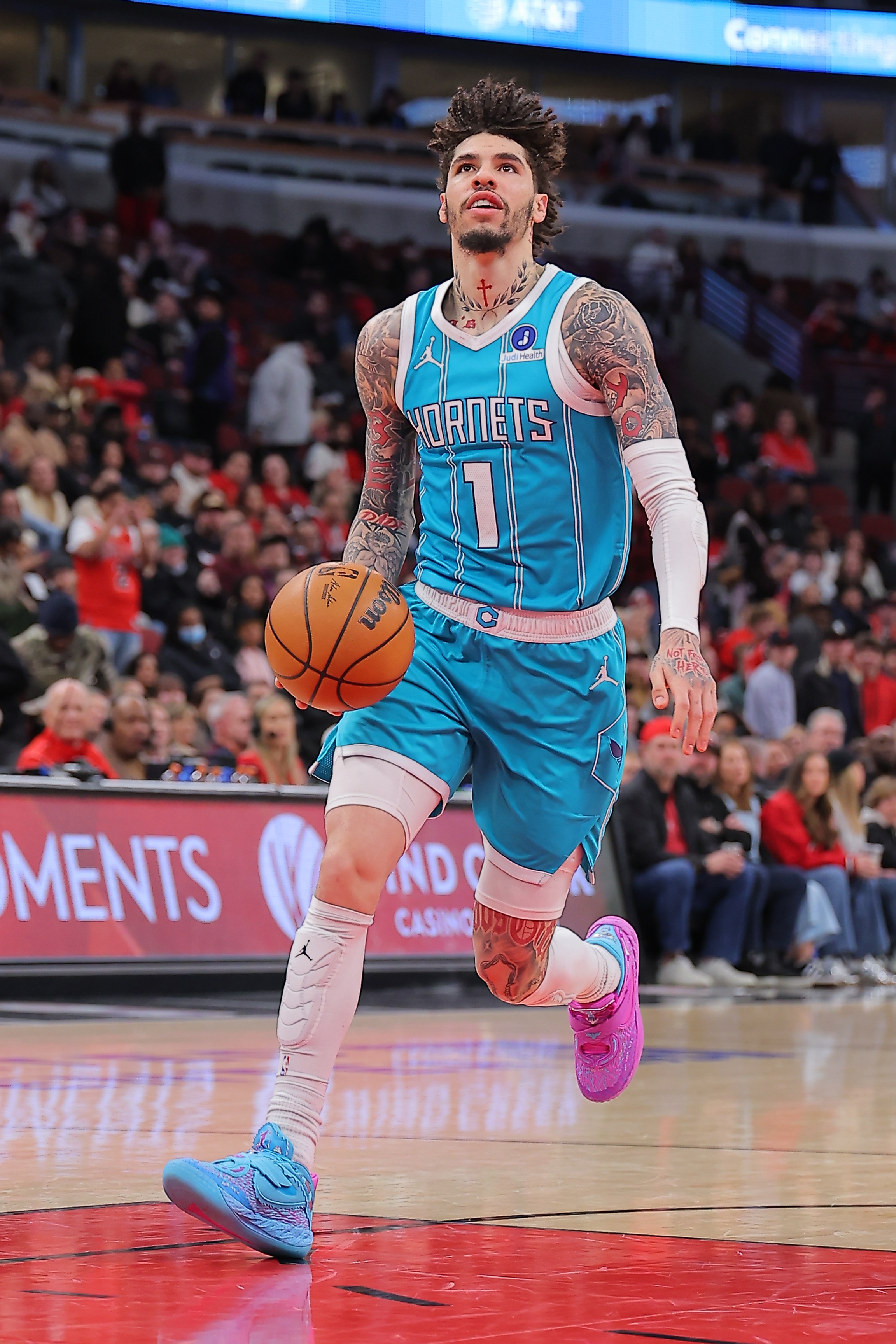 开云娱乐-斯玛特:拉梅洛·鲍尔投进很多疯狂进球 他从高中开始就这样打球