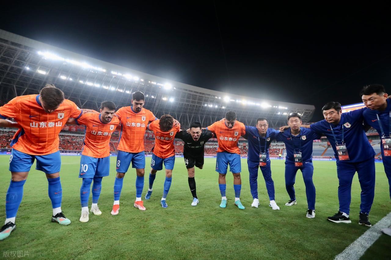 开云--6分首战即决战,韩鹏李金羽同室操戈,首发呼之欲出,泰山开门红